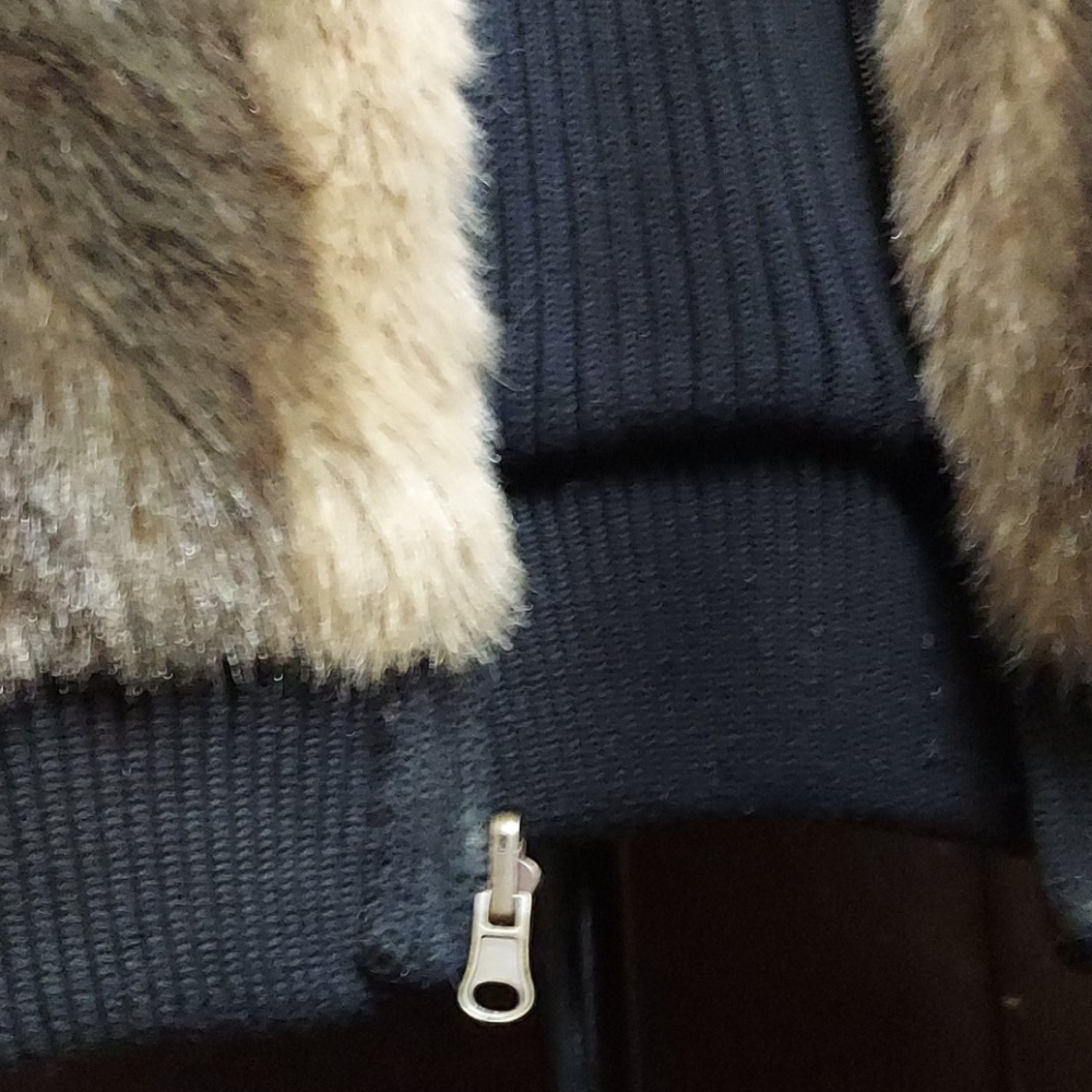 Fur Vest Sweater - Picture 4 of 6